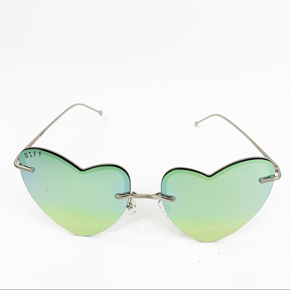 Diff Eyewear Remy Heart Sunglasses